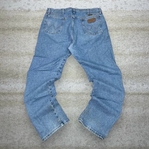 Vintage Wrangler Work Jeans Light Wash Denim Leather Logo Relaxed Fit Y2K - Picture 1 of 4